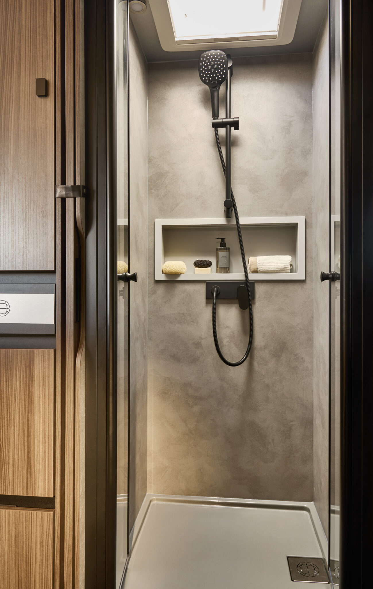 Bathroom — LVXH7.6 CF