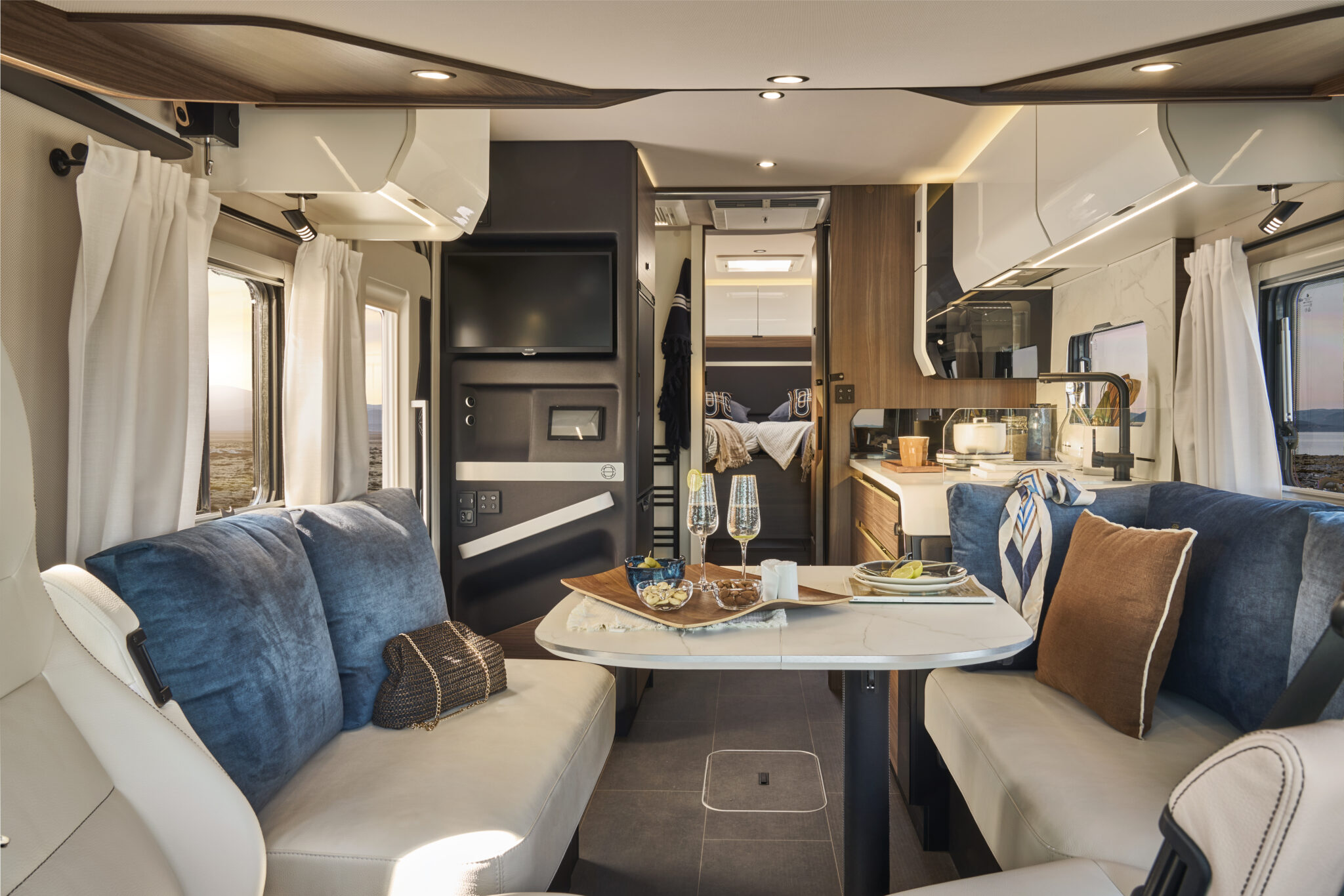 Lounge — LVXH7.6 CF