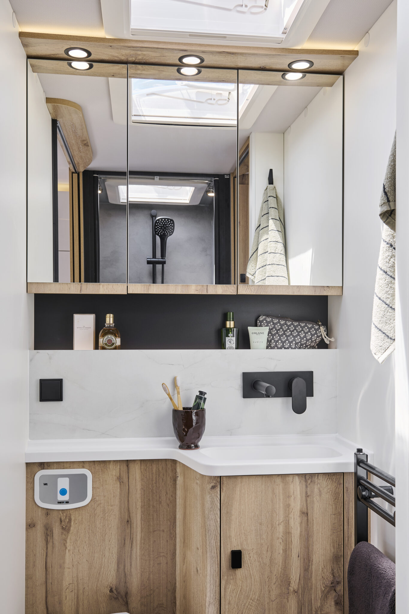 Bathroom — LVXH7.9 CF